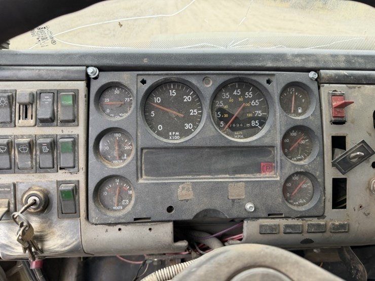 1999-freightliner-fl60-image-53
