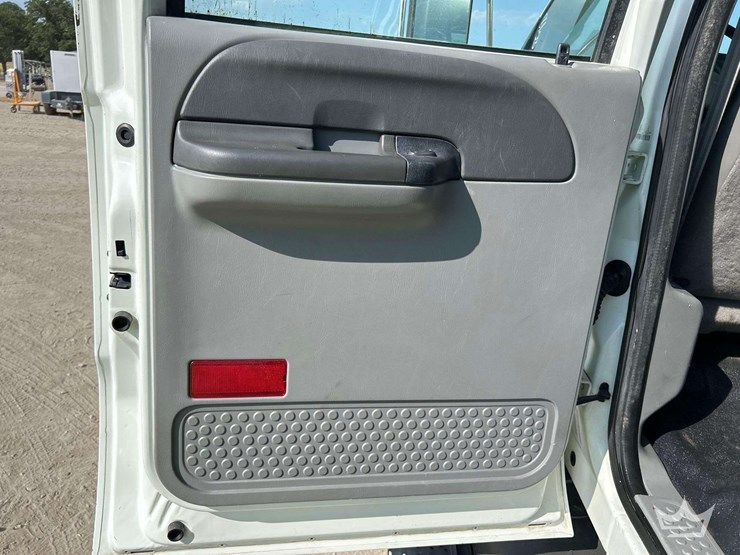 2008-ford-f750-image-22