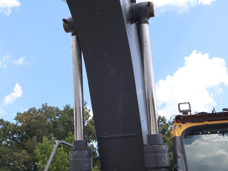 2014-deere-160g-lc-image-22