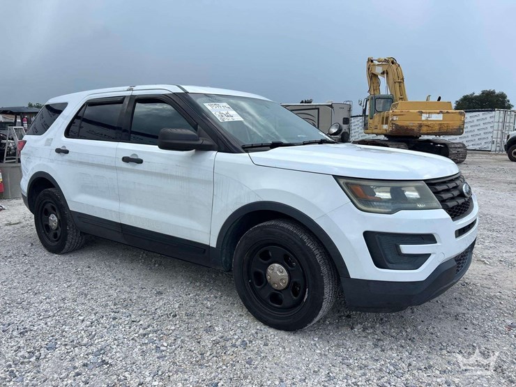 2017-ford-explorer-image-2
