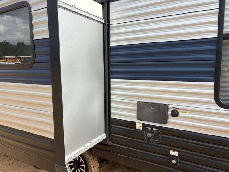 2022-forrest-river-grey-wolf-"limited"-travel-trailer-image-13