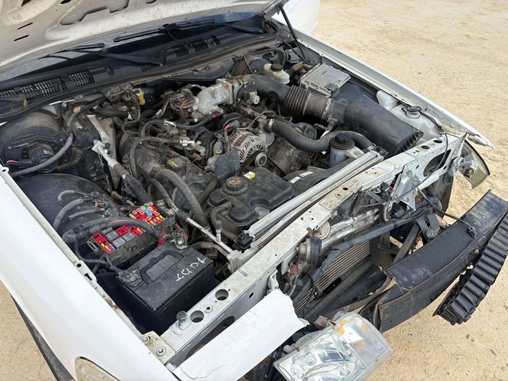 2009-ford-crown-victoria-4-door-sedan-(44,660-miles)-image-25