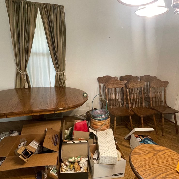 #6245 • Dining Room Table and Chairs
