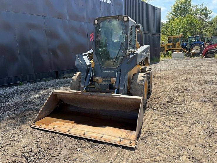 2014-deere-326e-image-8