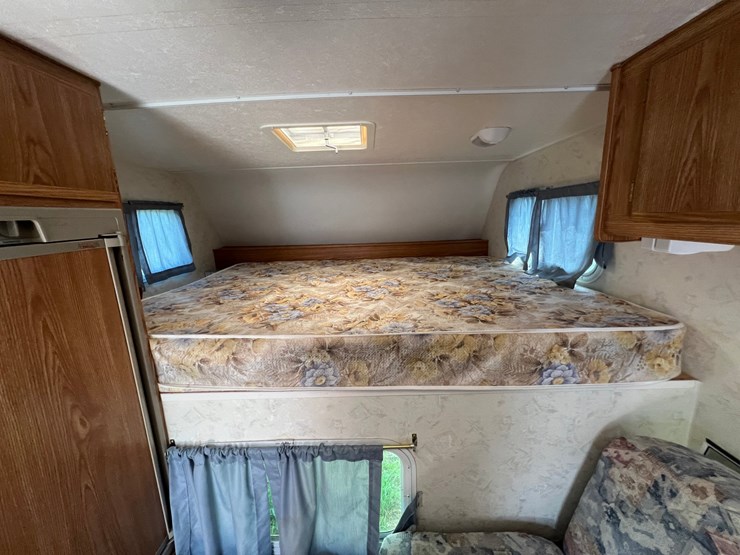 #5675-•-sun-lite-pick-up-camper-image-8