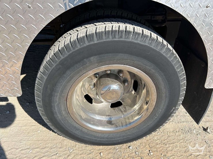 2016-chevrolet-c3500-image-41