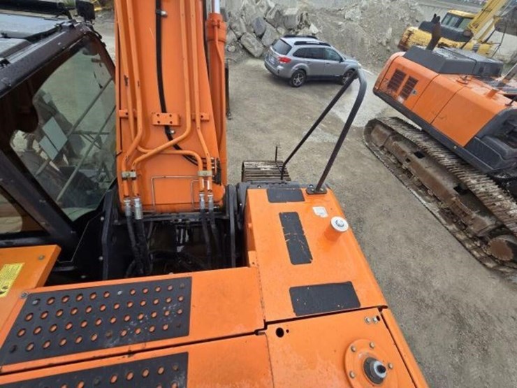 2016-hitachi-zx350-lc-image-49