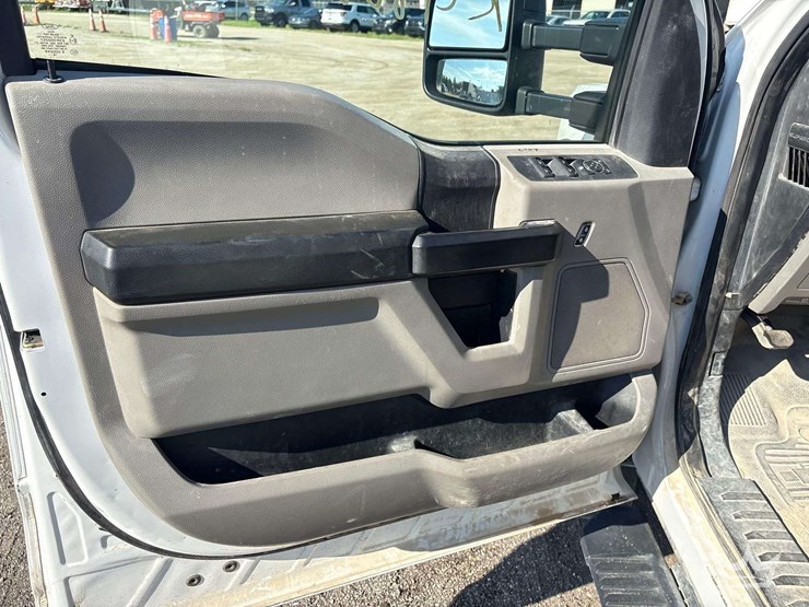 2019-utility-flatbed-image-17