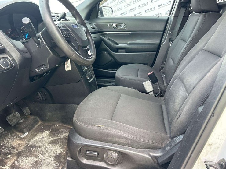 2017-ford-explorer-image-13