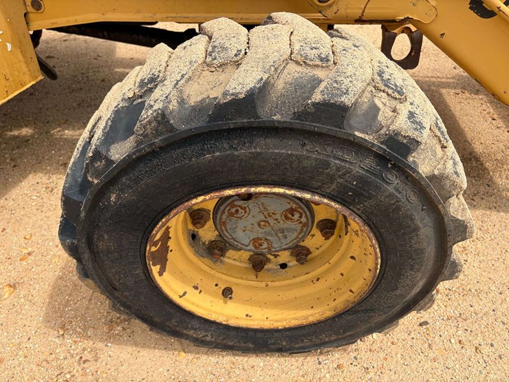 new-holland-555e-image-15
