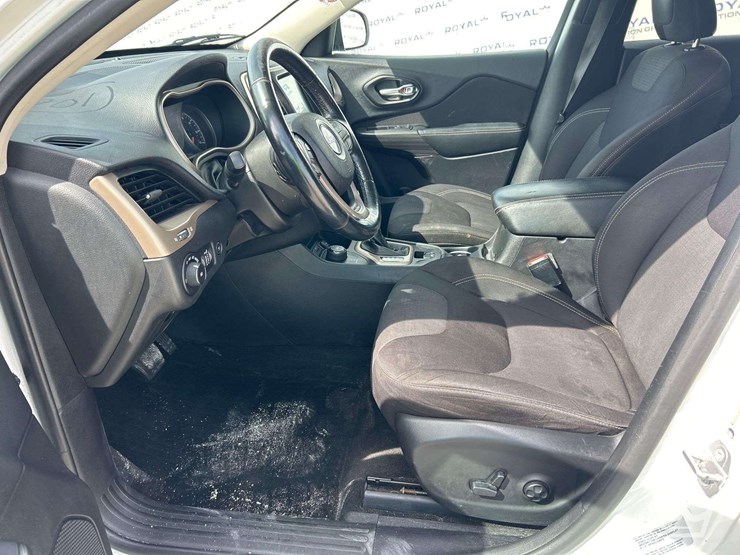 2015-jeep-cherokee-image-12