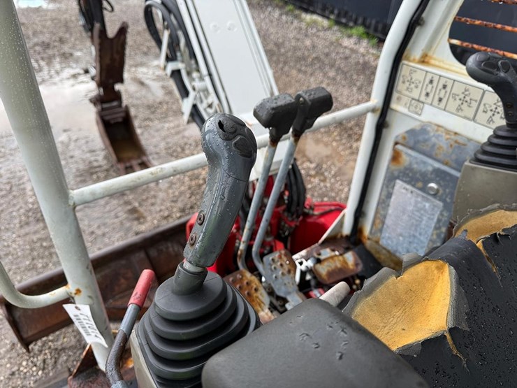 2009-takeuchi-tb138fr-image-27