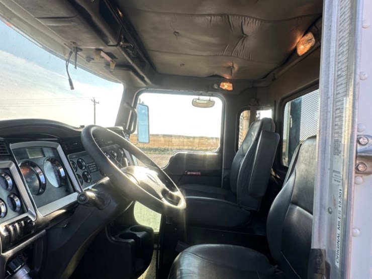 2012-kenworth-t800-image-23