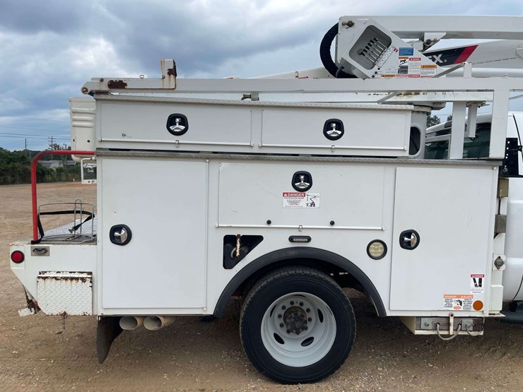 2016-ford-f550-image-16