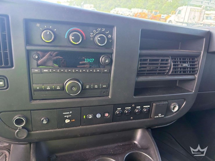 2017-chevrolet-express-2500-image-14