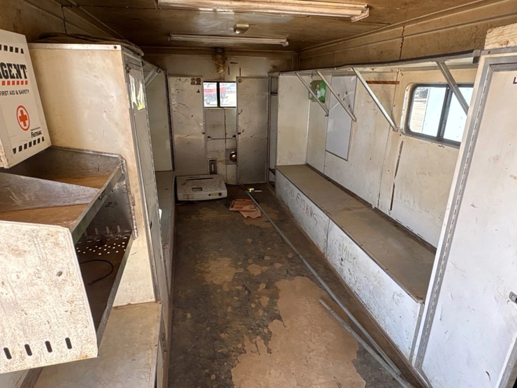 2013-middlebury-trailers-20’-x-100”-t/a-bumper-pull-doghouse-trailer-image-8