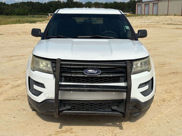 2016-ford-explorer-image-5