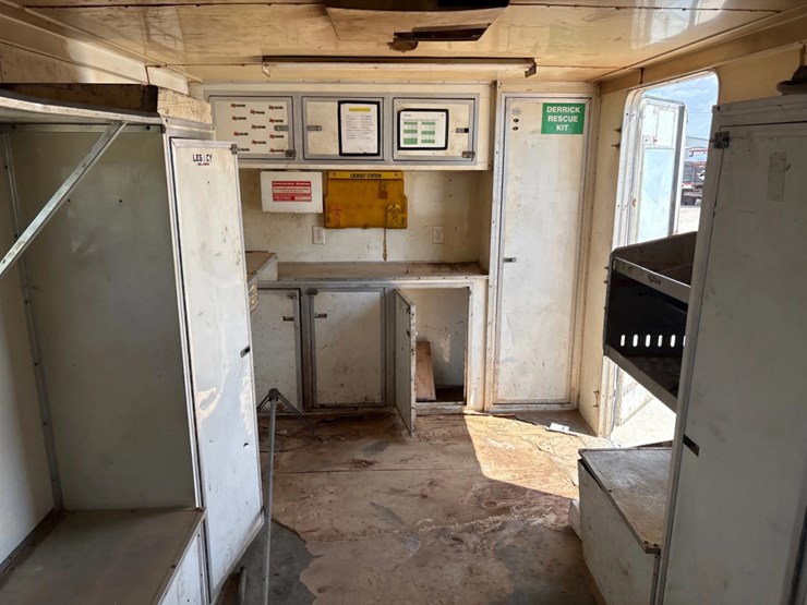 2013-middlebury-trailers-20’-x-100”-t/a-bumper-pull-doghouse-trailer-image-9