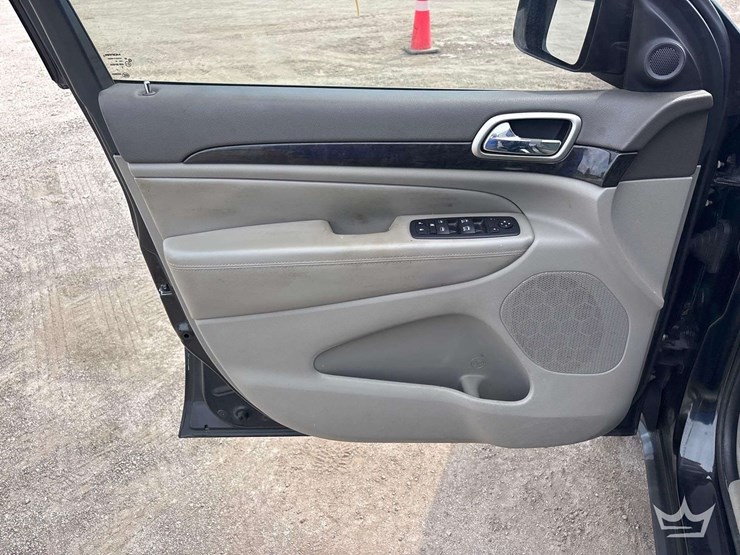 2013-jeep-grand-cherokee-image-11