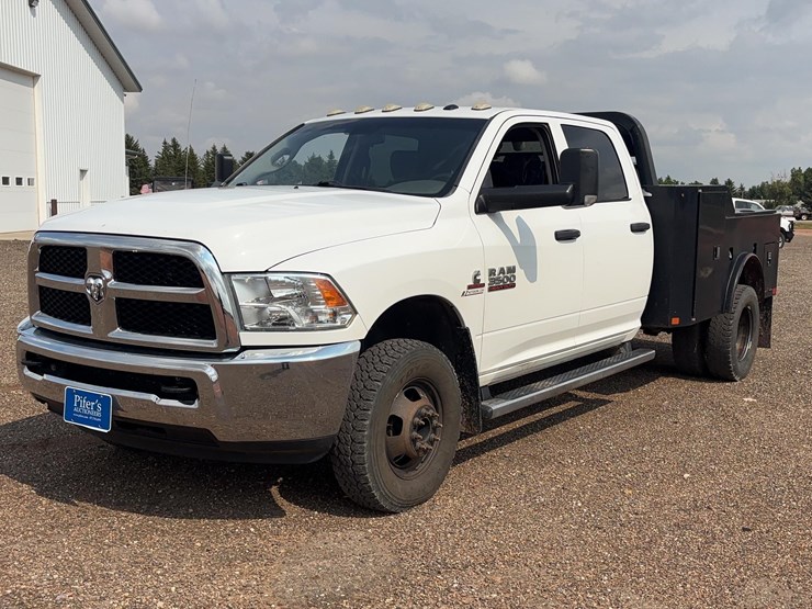 2017-dodge-ram-3500-image-1