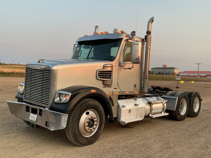 2011-freightliner-coronado-122-sd-image-1