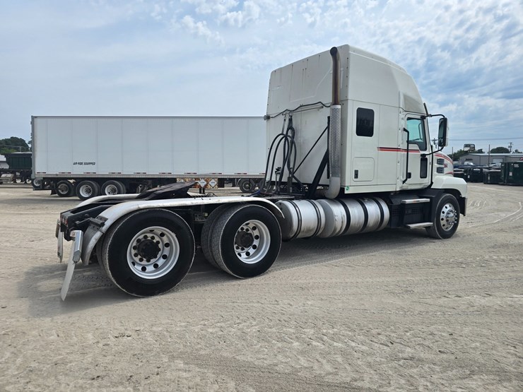 #25251-•-2020-mack-anthem-semi-sleeper-truck-image-13
