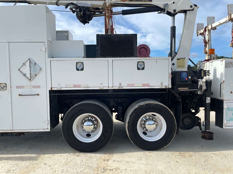 2014-freightliner-108sd-image-16