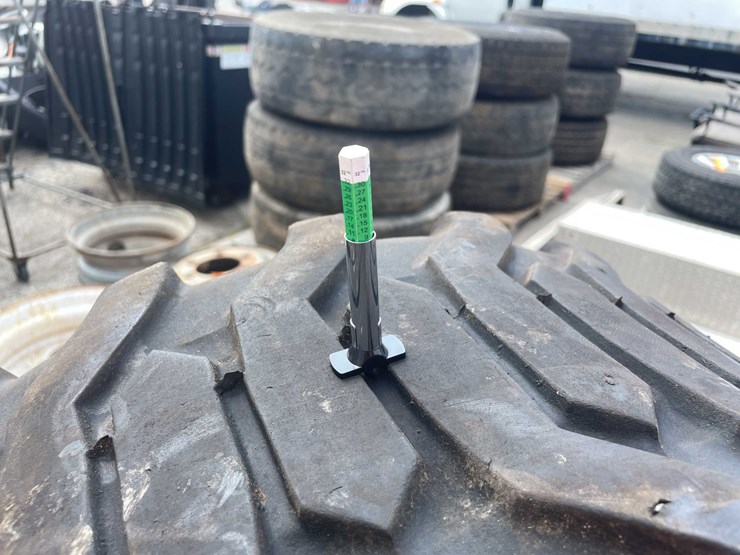 #9113-•-(4)-bobcat-tires-tool-cat-(o3)-image-5