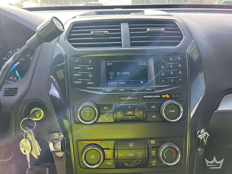2019-ford-explorer-image-13
