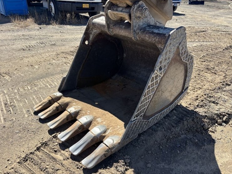 2013-komatsu-pc228us-lc-8-image-22
