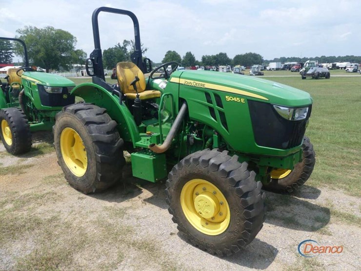 2021-john-deere-5045e-image-1