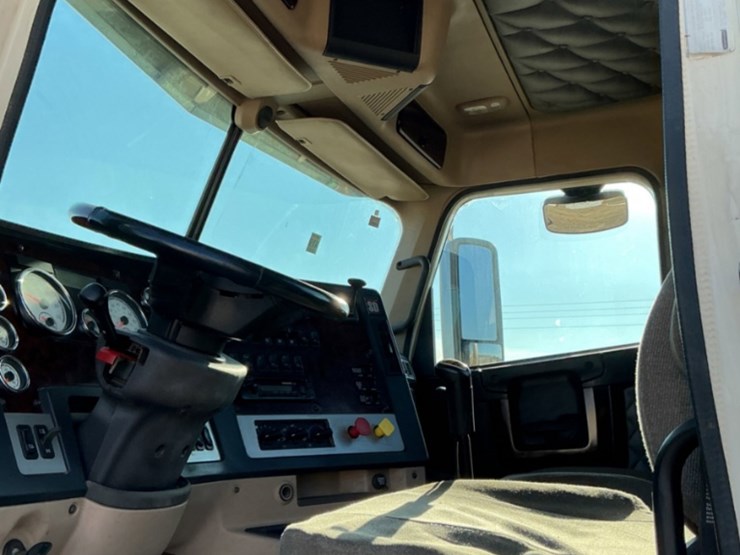 2015-freightliner-coronado-122-sd-image-17