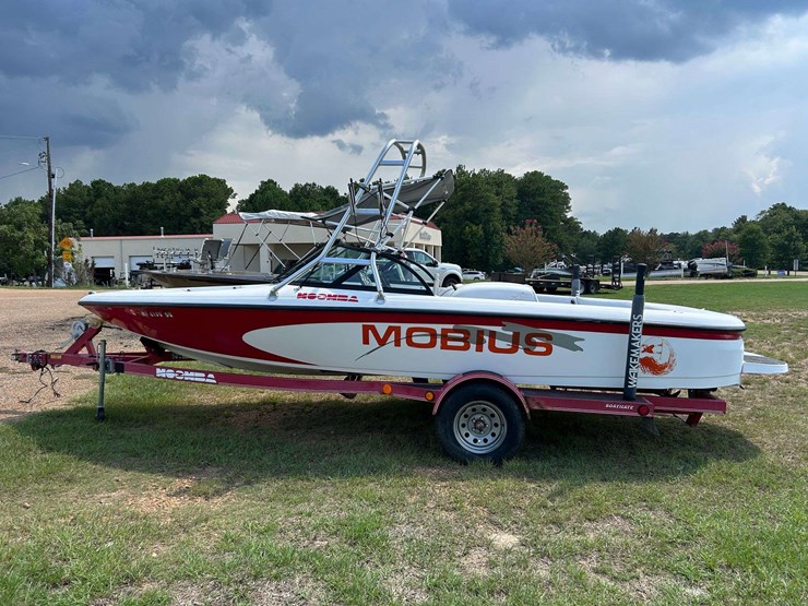 2000-moomba-mobious-ski-boat-w/trailer-(65-actual-hours)-image-5