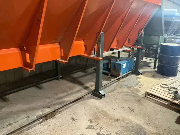 #321-•-swenson-v-box-spreader-bed-briquette-holding-container-image-5