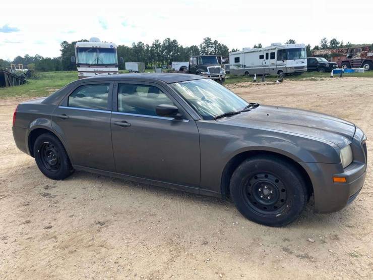 2008-chrysler-300-4-door-sedan-(190,608-miles)-not-running-image-4