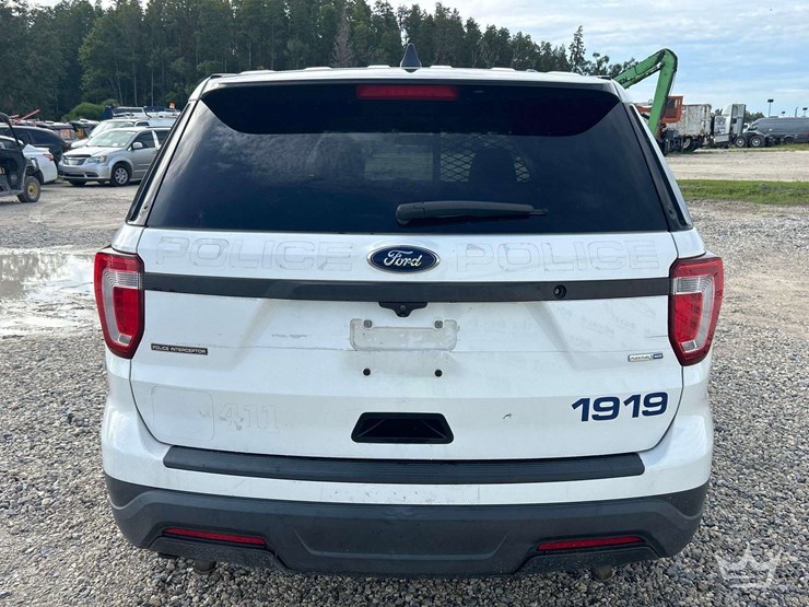 2019-ford-explorer-image-25