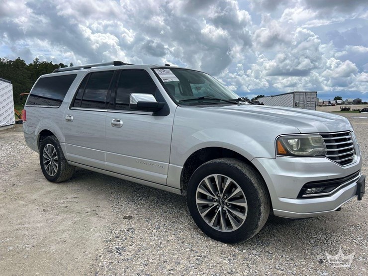 2016-lincoln-navigator-image-2