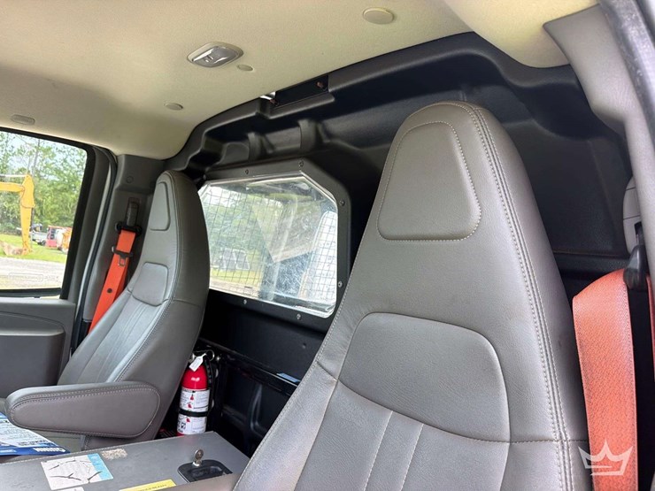 2017-chevrolet-express-2500-image-21
