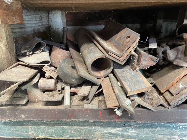 #1678-•-bench-and-bottom-contents-image-8
