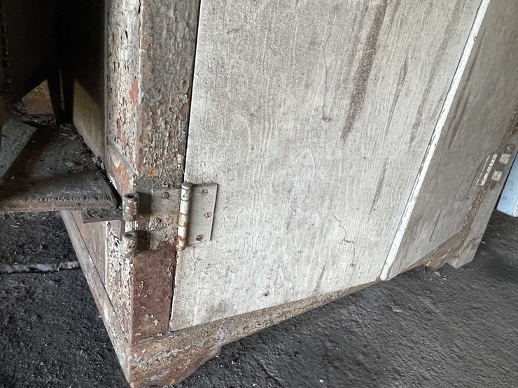 #1697-•-cabinet-and-contents-image-4