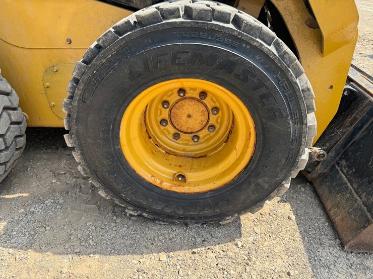 caterpillar-242d-image-52