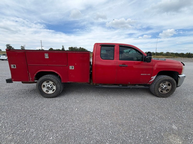 #244-•-2013-chevrolet-silverado-service-truck-image-11
