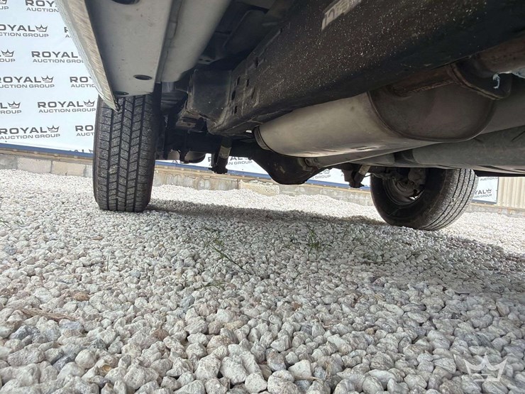 2017-chevrolet-express-2500-image-32