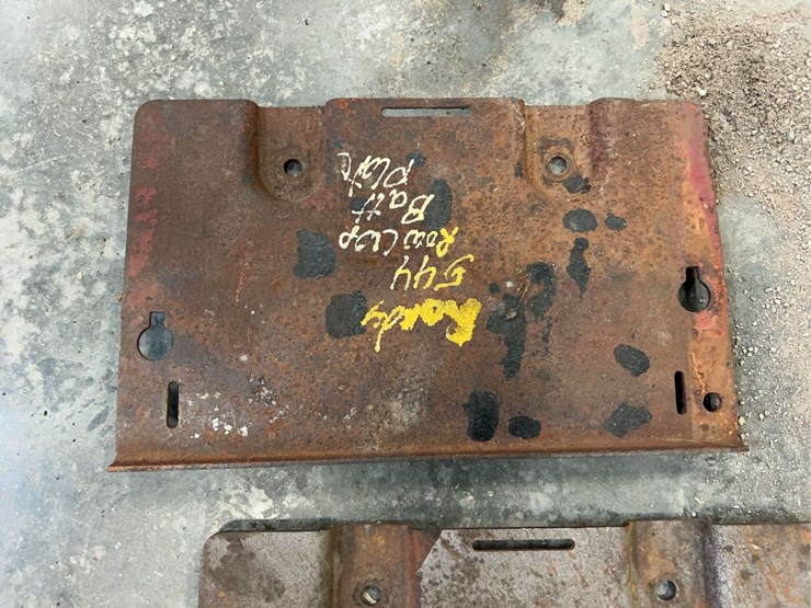 international-harvester-544-fenders-and-battery-holder-image-20