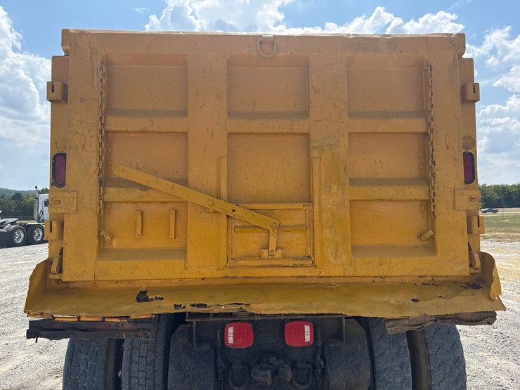 #263-•-2009-international-7500-workstar-tri-axle-dump-truck-image-19