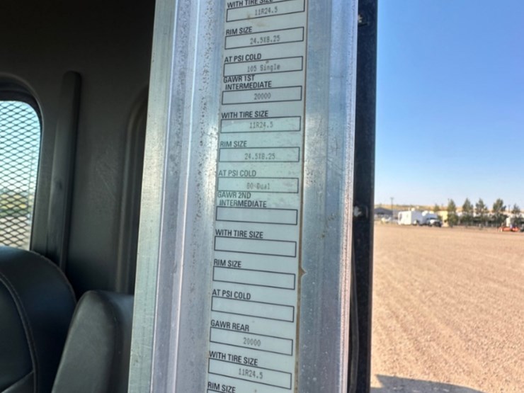2012-kenworth-t800-image-24