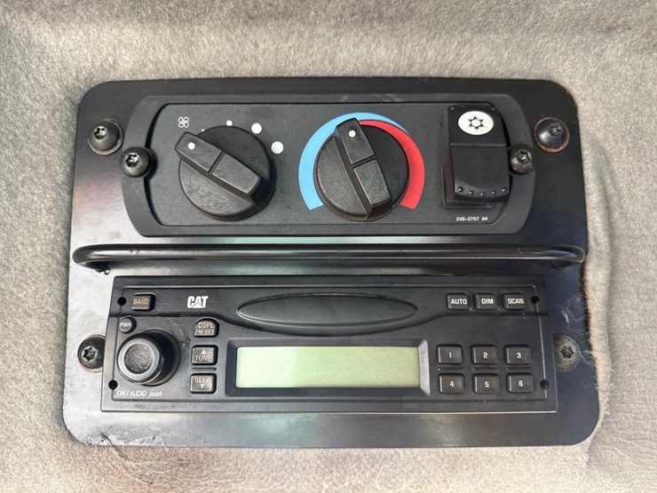 caterpillar-160m-awd-image-113