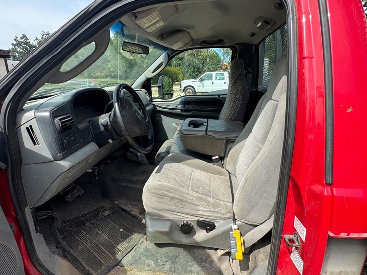 2005-ford-f350-image-46