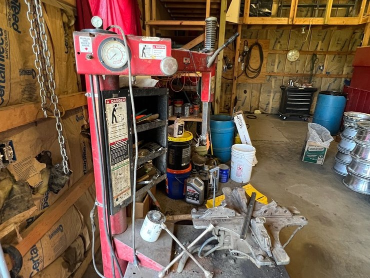 #5724-•-coats-tire-changer-with-accessories-image-1