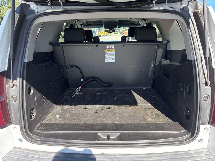 2016-chevrolet-tahoe-image-18